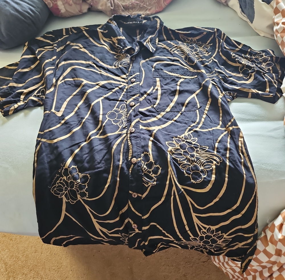 LIVING HULA Vlack And Gold Floral Short-Sleeve Button-Up Shirt
